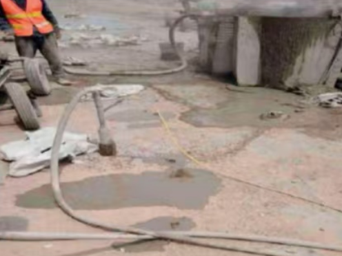 黑龙江水泥混凝土路面板底注浆技术 路面脱空注浆整治方案