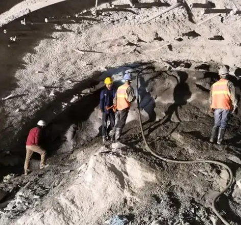 黑龙江拱顶带模注浆料的施工流程及注意事项